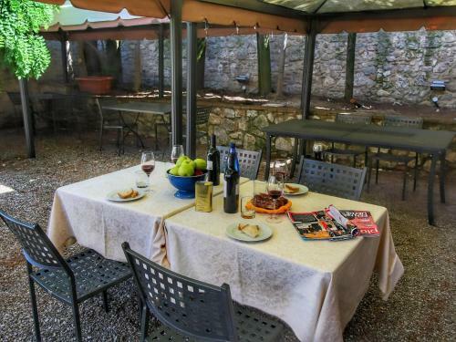 Modern Holiday Home In Colle Di Val D'elsa With Pool