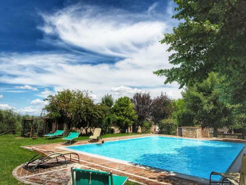 Modern Holiday Home In Colle Di Val D'elsa With Pool