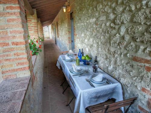 Modern Holiday Home In Colle Di Val D'elsa With Pool