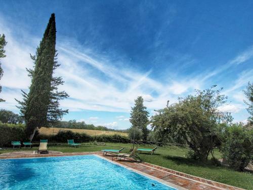Modern Holiday Home In Colle Di Val D'elsa With Pool