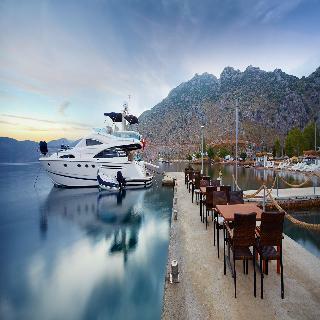 Admiral Beach Hotel