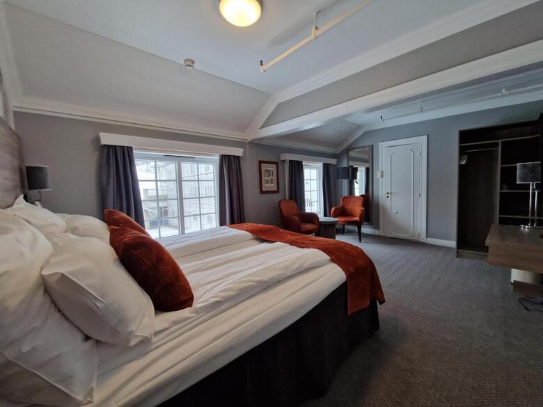 Dr. Holms Hotel