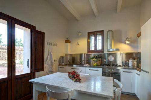 Montaione Villa Sleeps 8 Pool Air Con Wifi
