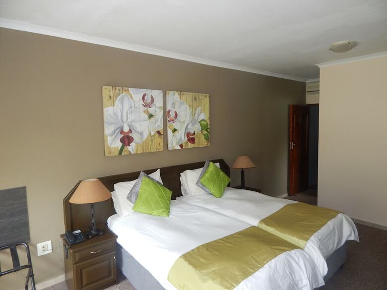 Elephant Lake Hotel