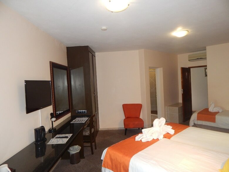 Elephant Lake Hotel