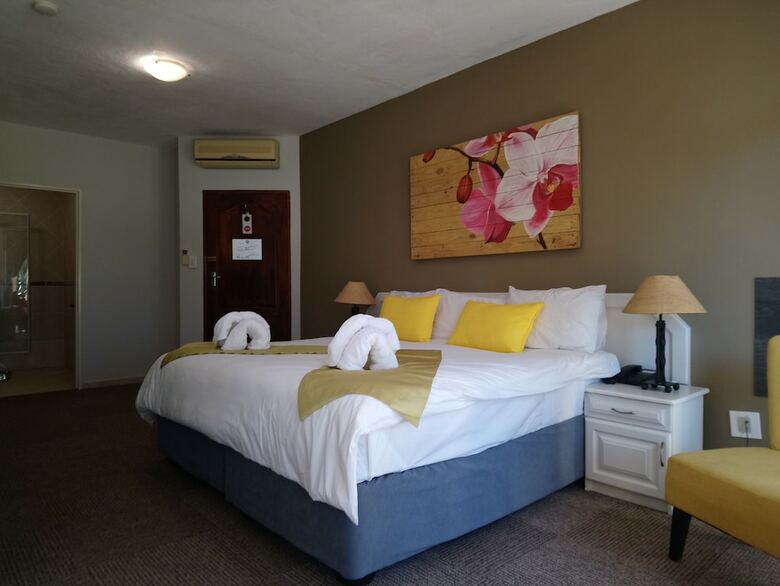 Elephant Lake Hotel