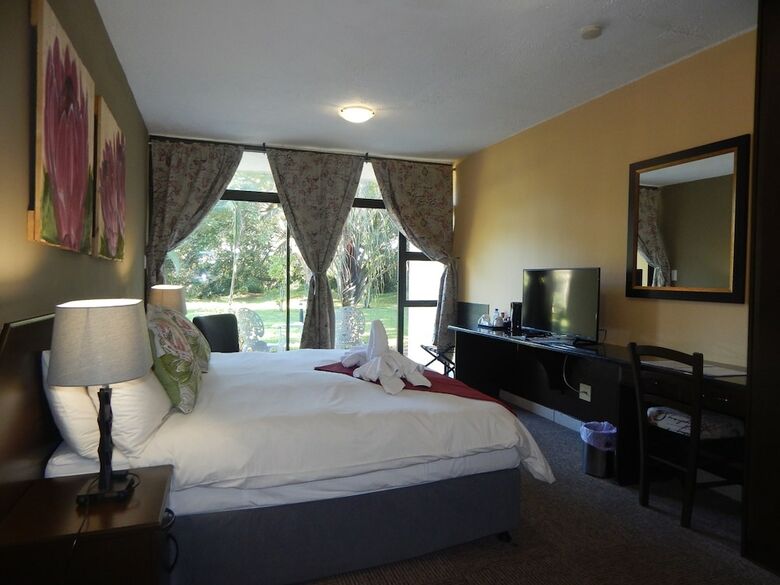 Elephant Lake Hotel