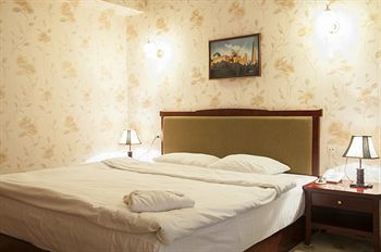 Golden Valley Hotel