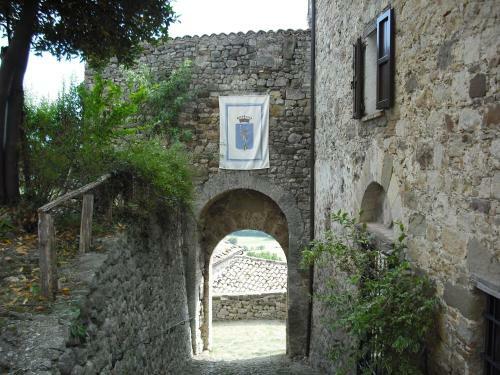 Modern Apartment In Petrella Guidi With Garden