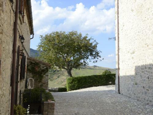Modern Apartment In Petrella Guidi With Garden