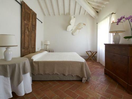 Petrognano Villa Sleeps 16 Pool Air Con Wifi