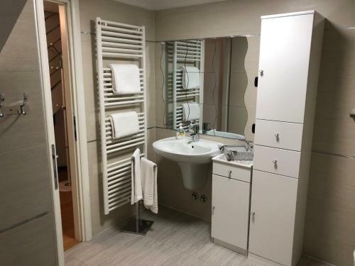 White Residence Apartment