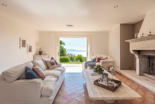 Cala Piccola Villa Sleeps 13 Pool Wifi T763419