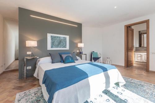 Cala Piccola Villa Sleeps 13 Pool Wifi T763419
