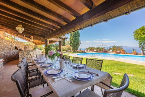 Cala Piccola Villa Sleeps 13 Pool Wifi T763419