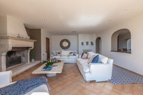 Cala Piccola Villa Sleeps 13 Pool Wifi T763419