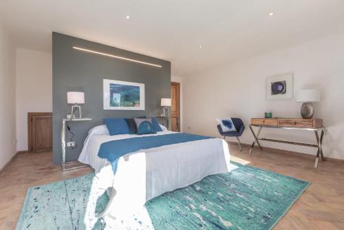 Cala Piccola Villa Sleeps 13 Pool Wifi T763419