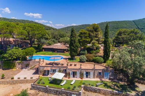 Cala Piccola Villa Sleeps 13 Pool Wifi T763419