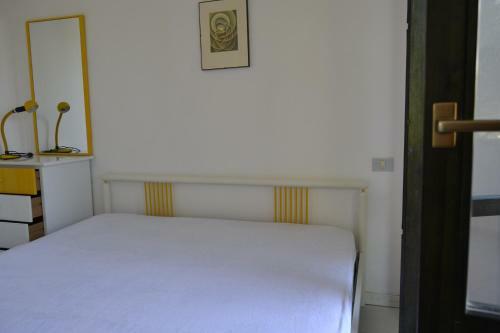 Roberta Apartment