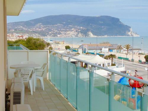 Apartamento M08 - Marcelli, Trilocale Fronte Mare Con Terrazzo