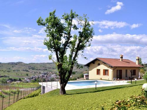 Spacious Farmhouse In Santa Maria Della Versa With Pool
