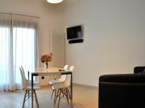 Spacious Farmhouse In Santa Maria Della Versa With Pool