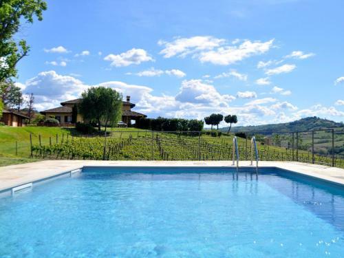 Spacious Farmhouse In Santa Maria Della Versa With Pool