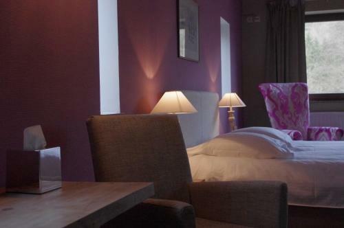 Hotel Logis Hostellerie De La Claire Fontaine