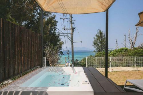 Hermit Hills Apartment In Okinawa Colors