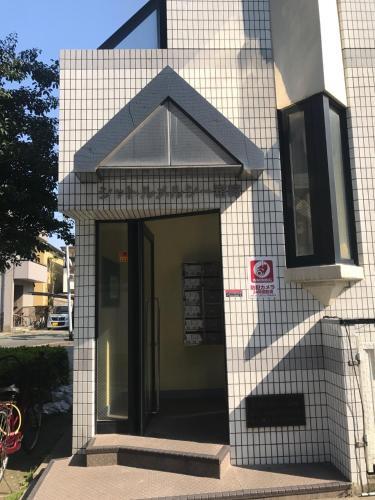 Local Hakozaki Apartment 52