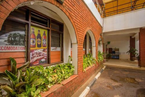 Meru Safari Hotel