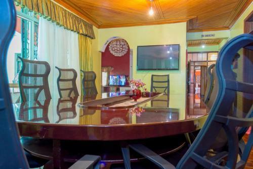 Hostal Alpha Queens Home