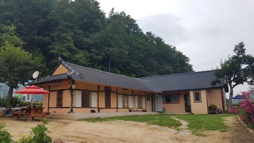 Lodge Moonlight House