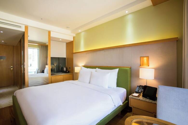 Baymond Hotel