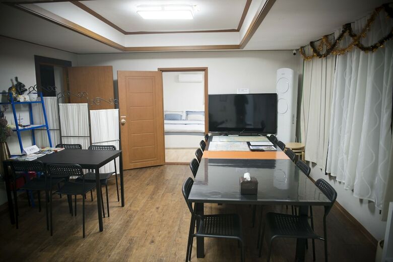 Hostal Jeong House