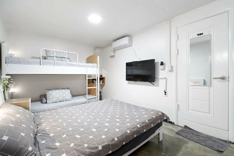 Hostal Jun Guesthouse