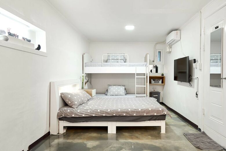 Hostal Jun Guesthouse