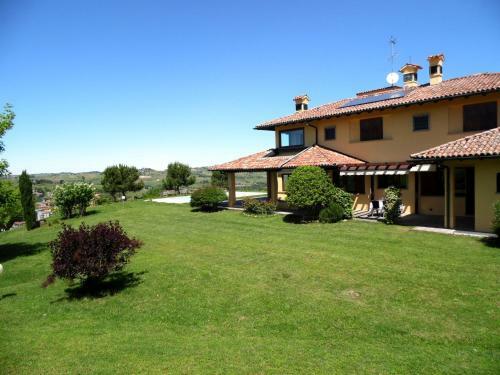 Independent Villa In Santa Maria Della Versa With Pool