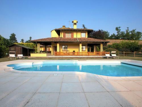 Independent Villa In Santa Maria Della Versa With Pool