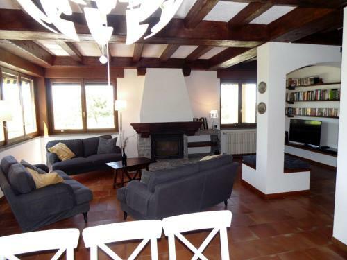 Independent Villa In Santa Maria Della Versa With Pool