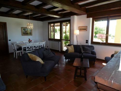 Independent Villa In Santa Maria Della Versa With Pool