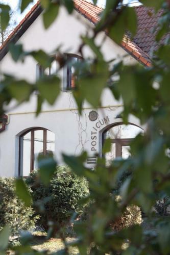 Hostal Posticum Host