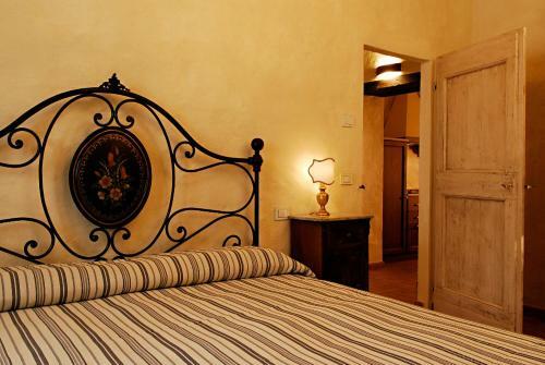 Battifolle-ruscello-poggiola Villa Sleeps 8 Pool