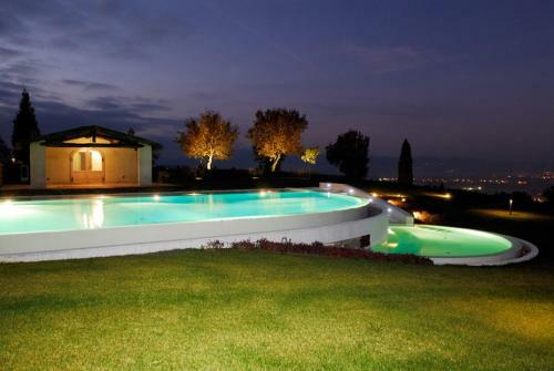 Battifolle-ruscello-poggiola Villa Sleeps 8 Pool