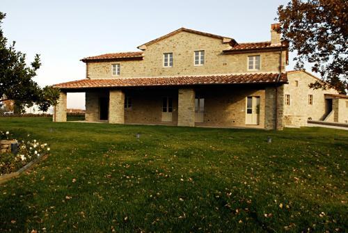 Battifolle-ruscello-poggiola Villa Sleeps 8 Pool