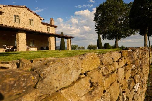 Battifolle-ruscello-poggiola Villa Sleeps 8 Pool