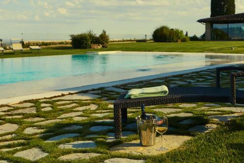 Battifolle-ruscello-poggiola Villa Sleeps 8 Pool