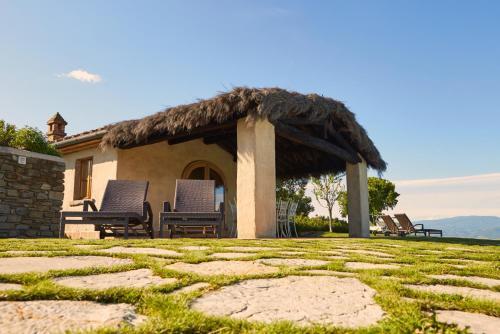 Battifolle-ruscello-poggiola Villa Sleeps 8 Pool