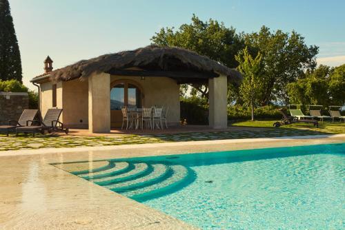 Battifolle-ruscello-poggiola Villa Sleeps 8 Pool