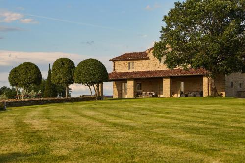 Battifolle-ruscello-poggiola Villa Sleeps 8 Pool
